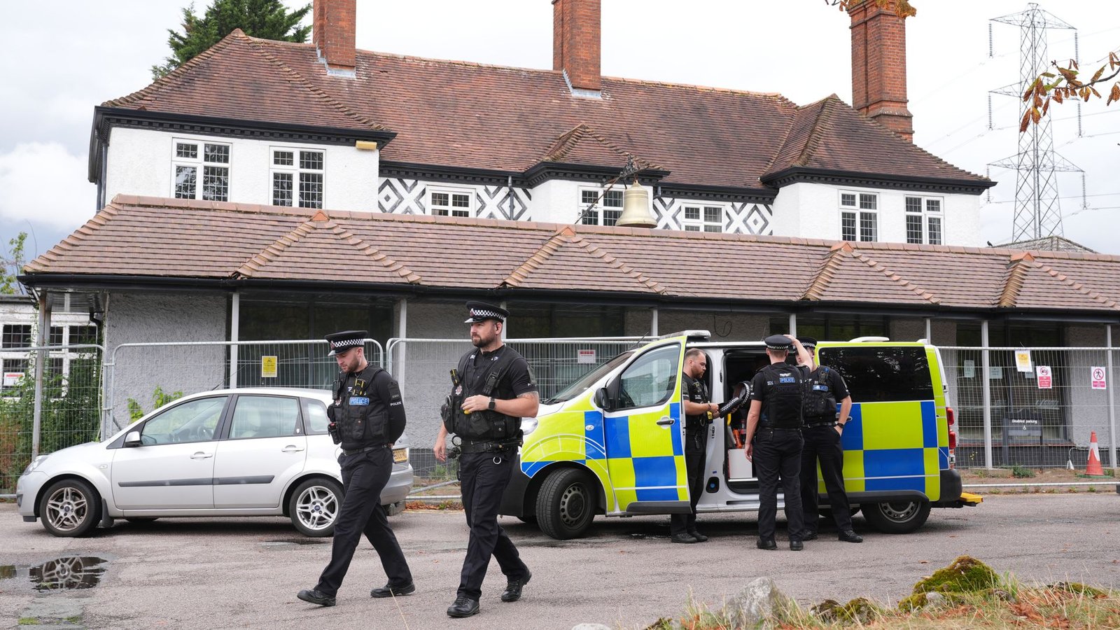 Three arrests at Epping asylum hotel as protesters prepare to hit the streets